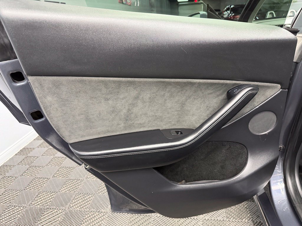 Used 2023 Tesla Model Y Long Range AWD/4WD image 38
