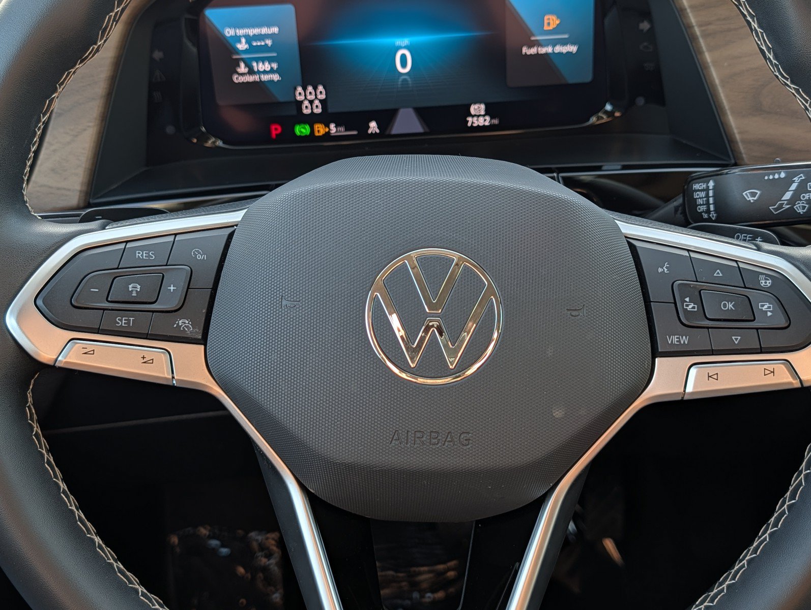 Used 2025 Volkswagen Atlas SE AWD/4WD image 25