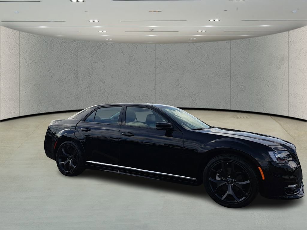 Used 2022 Chrysler 300 Touring L w/ Popular Equipment Group image 3