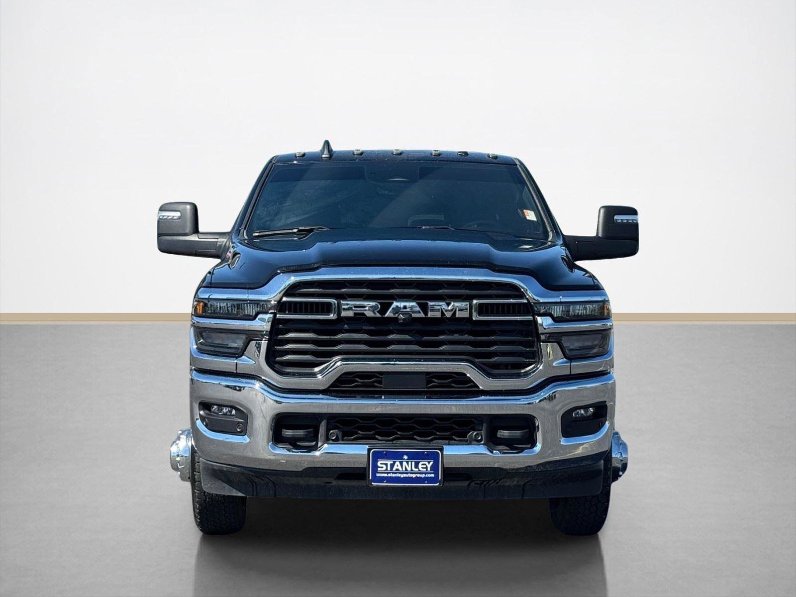 Used 2025 RAM 3500 Big Horn image 2