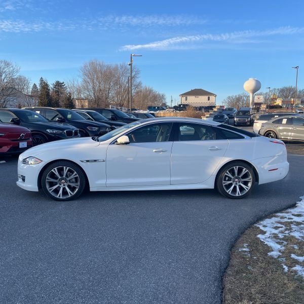 Used 2019 Jaguar XJ R-Sport image 2