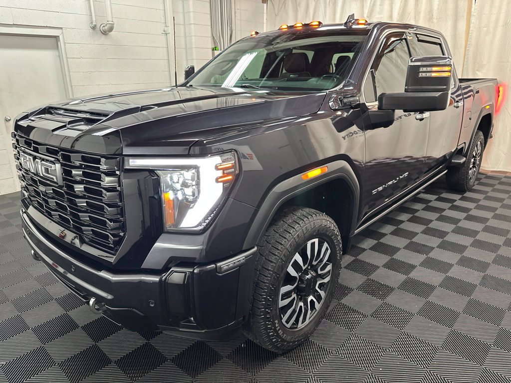Used 2025 GMC Sierra 2500 Denali Ultimate AWD/4WD image 4
