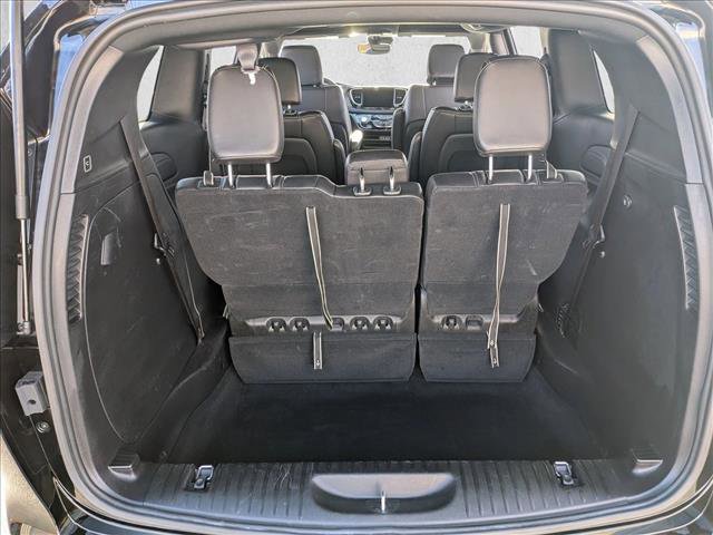 Used 2025 Chrysler Pacifica Select image 6