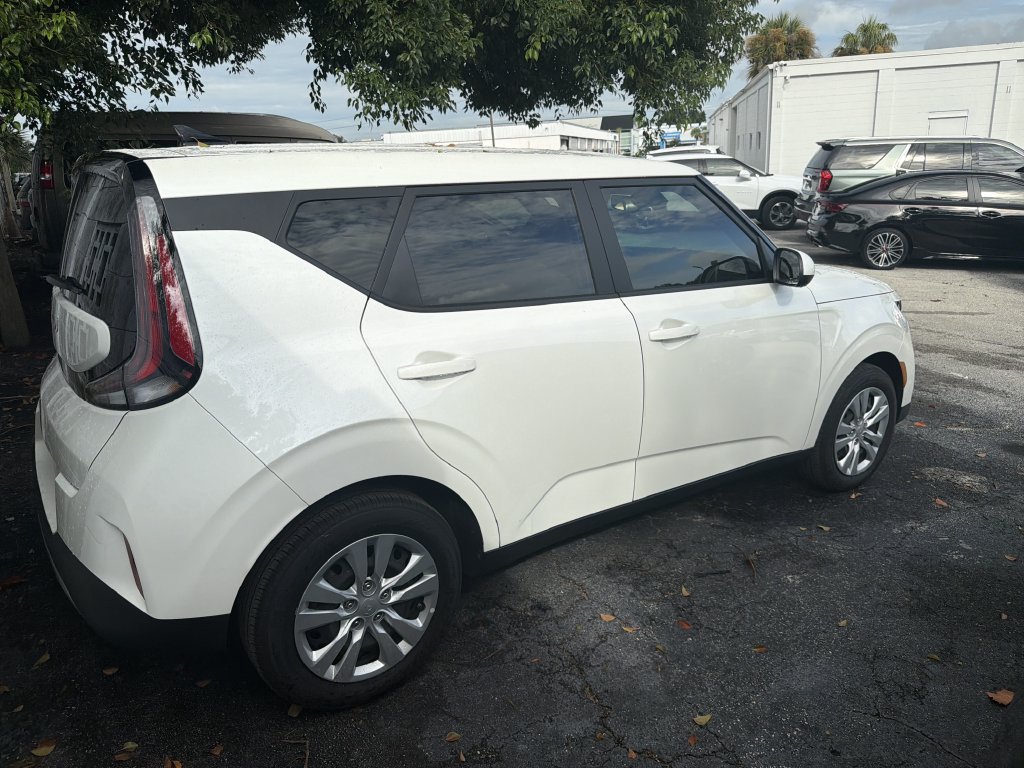 Certified 2025 Kia Soul LX FWD image 4