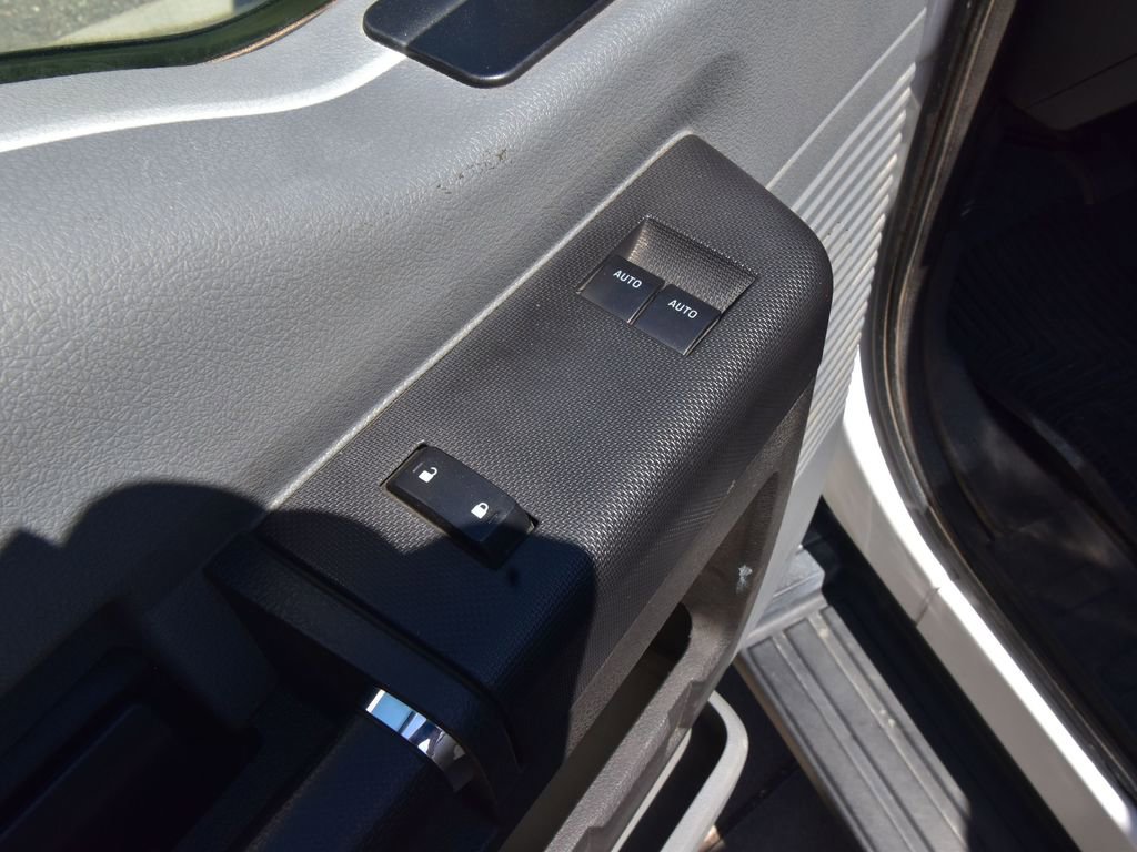 Used 2014 Ford F550 4x4 Regular Cab Super Duty image 28