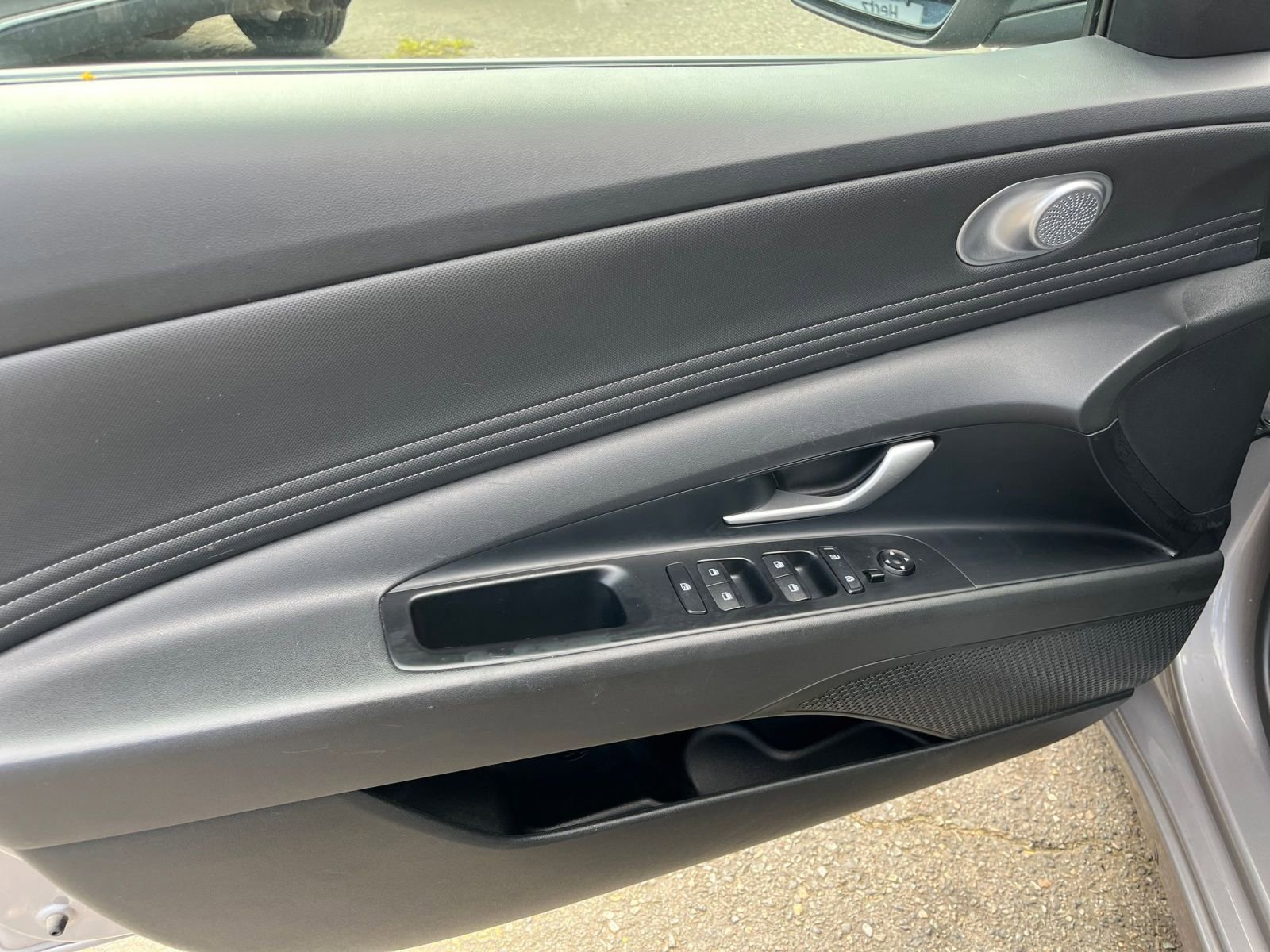Used 2025 Hyundai Elantra SEL FWD image 18