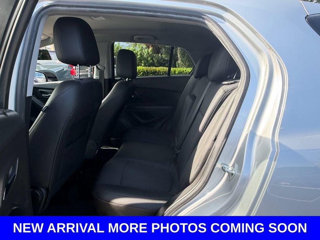 Used 2022 Chevrolet Trax LT w/ LT Convenience Package FWD image 11