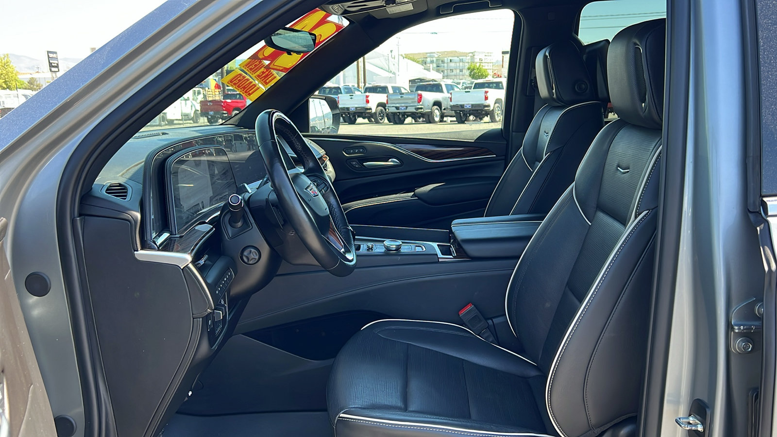 Used 2024 Cadillac Escalade ESV Premium Luxury w/ Performance Package AWD/4WD image 35