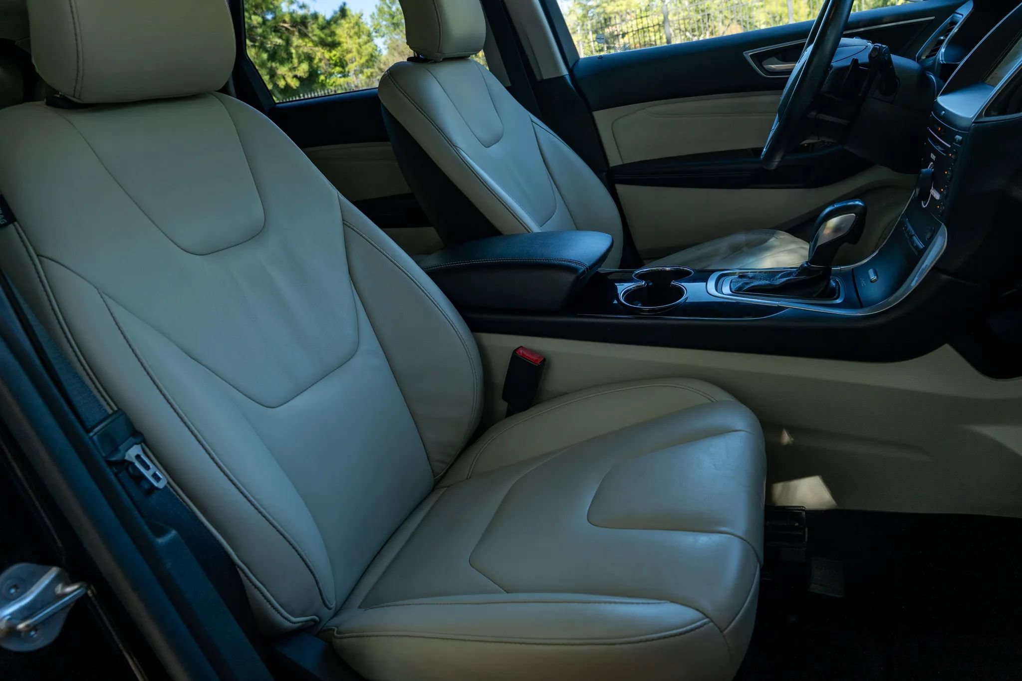 Used 2016 Ford Edge Titanium FWD image 11