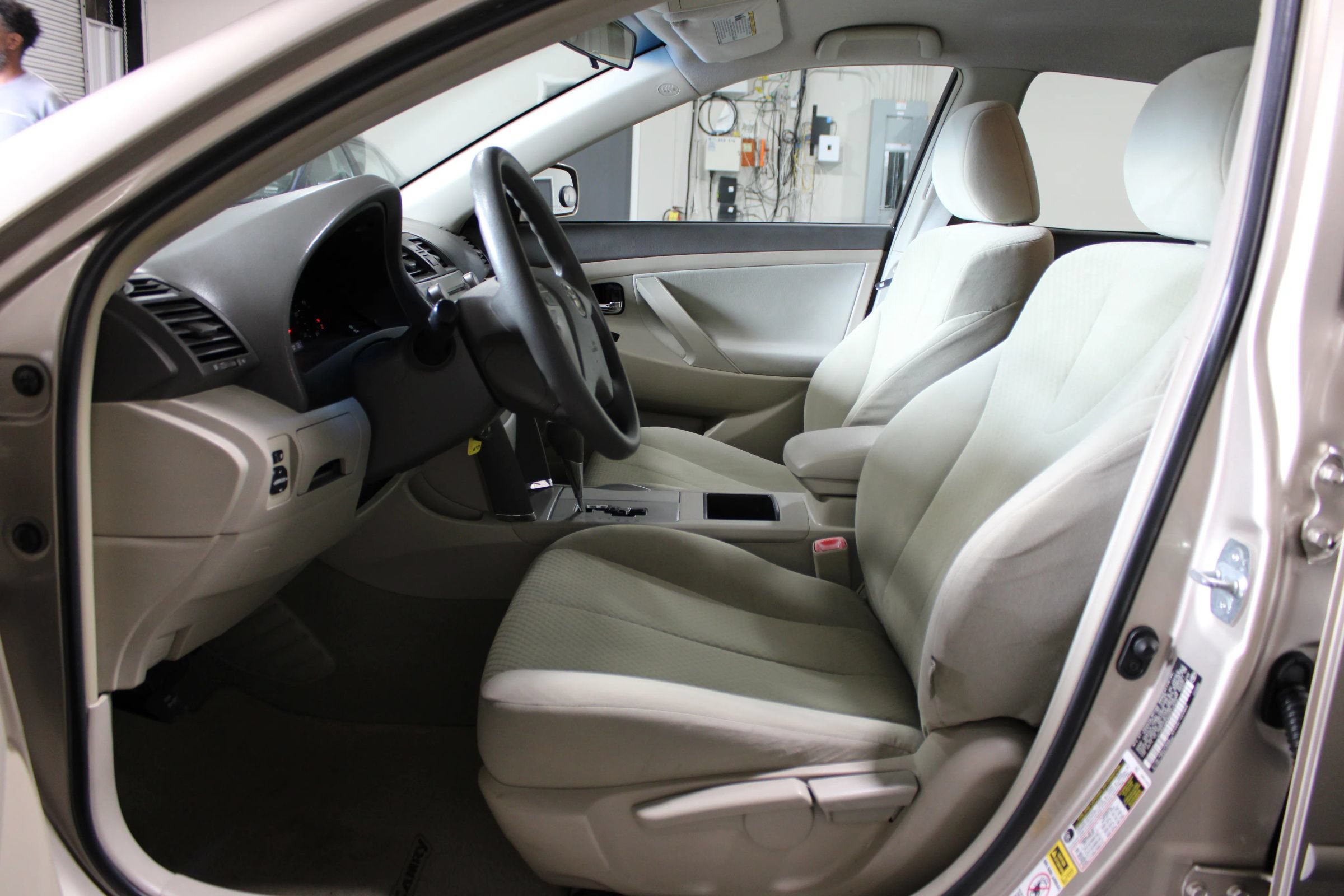 Used 2009 Toyota Camry LE FWD image 8