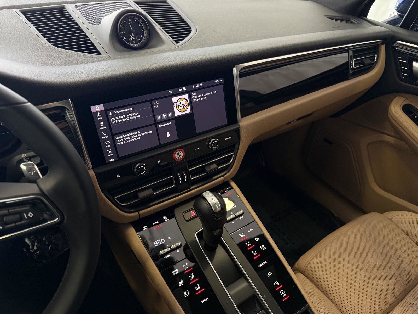 Certified 2025 Porsche Macan Turbo image 18