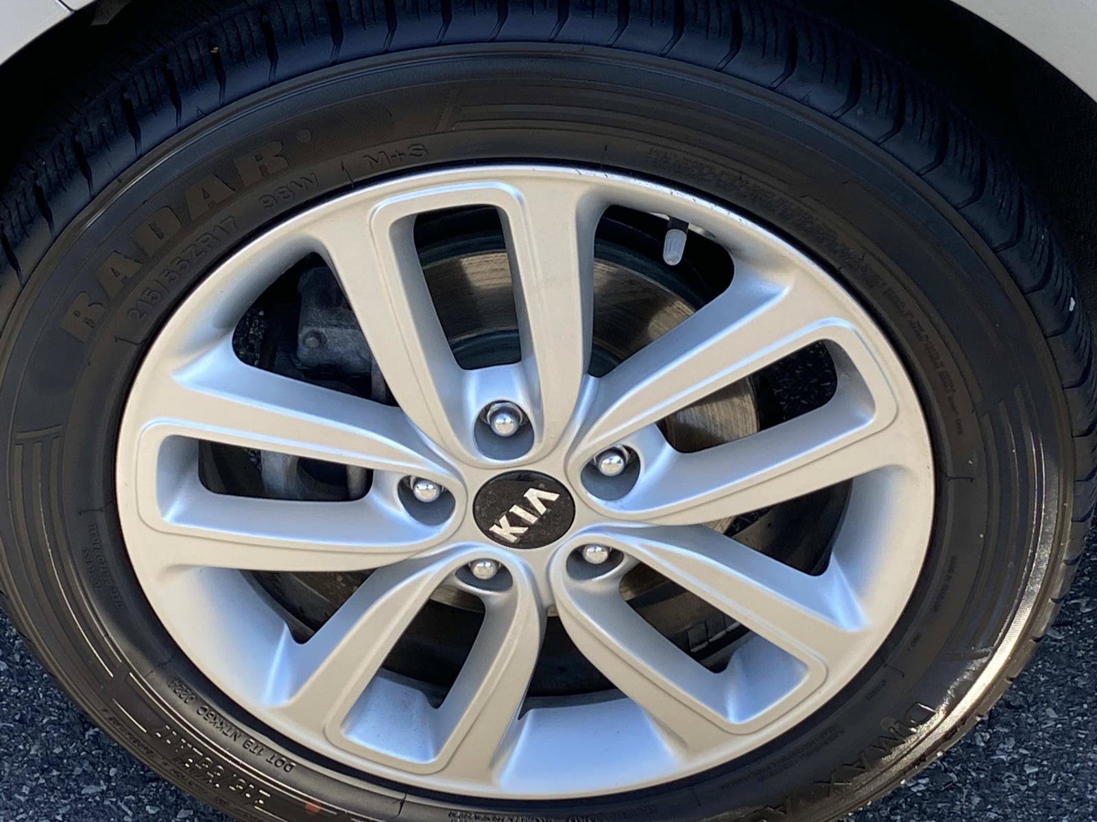 Used 2017 Kia Soul + FWD image 26