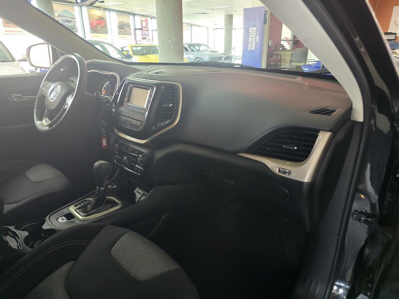 Used 2014 Jeep Cherokee Latitude AWD/4WD image 13