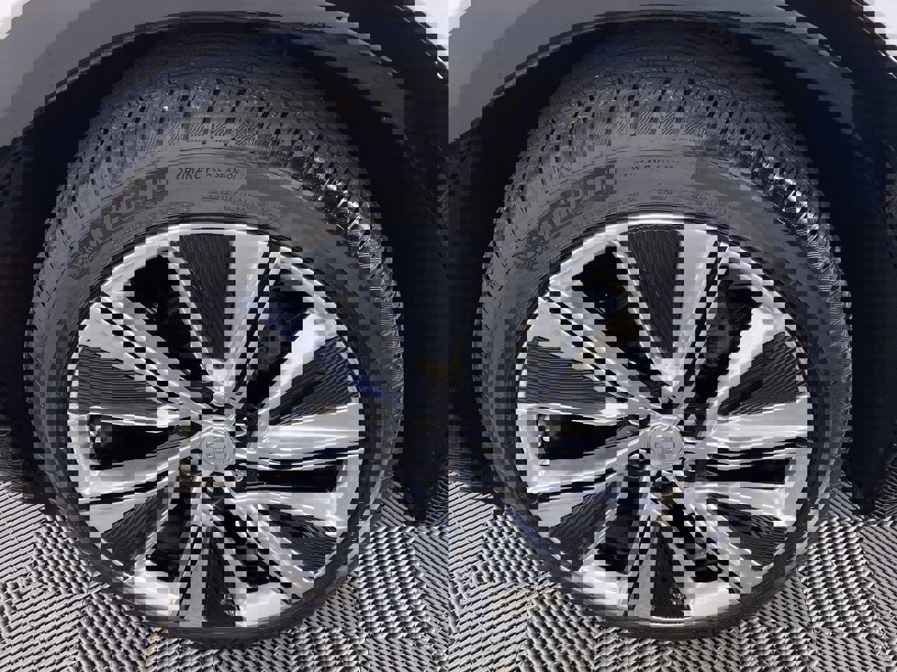 Certified 2024 Cadillac Lyriq Luxury w/ Nappa Leather Package image 16