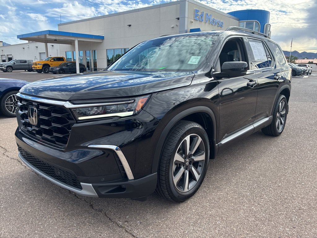 Used 2024 Honda Pilot Touring image 1