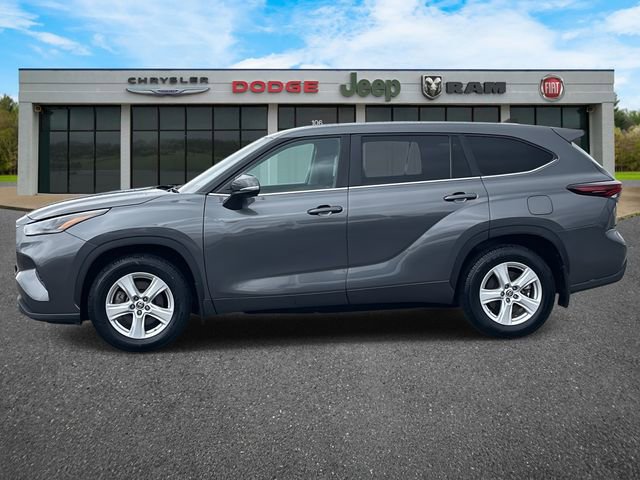 Used 2024 Toyota Highlander LE image 35