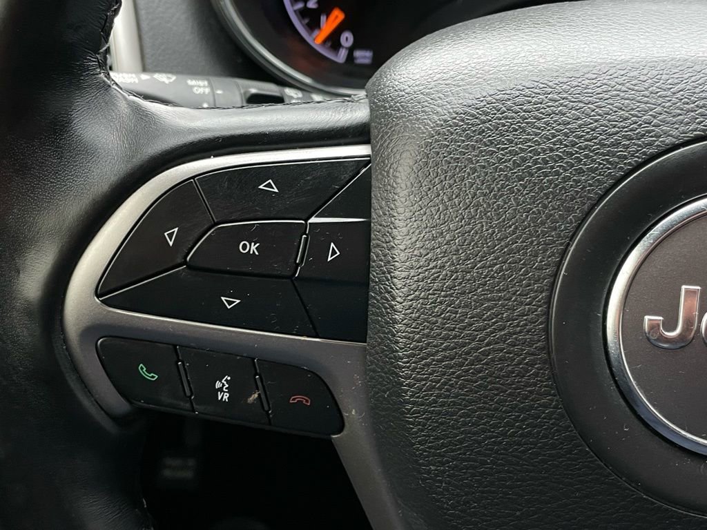 Used 2021 Jeep Grand Cherokee Laredo image 14