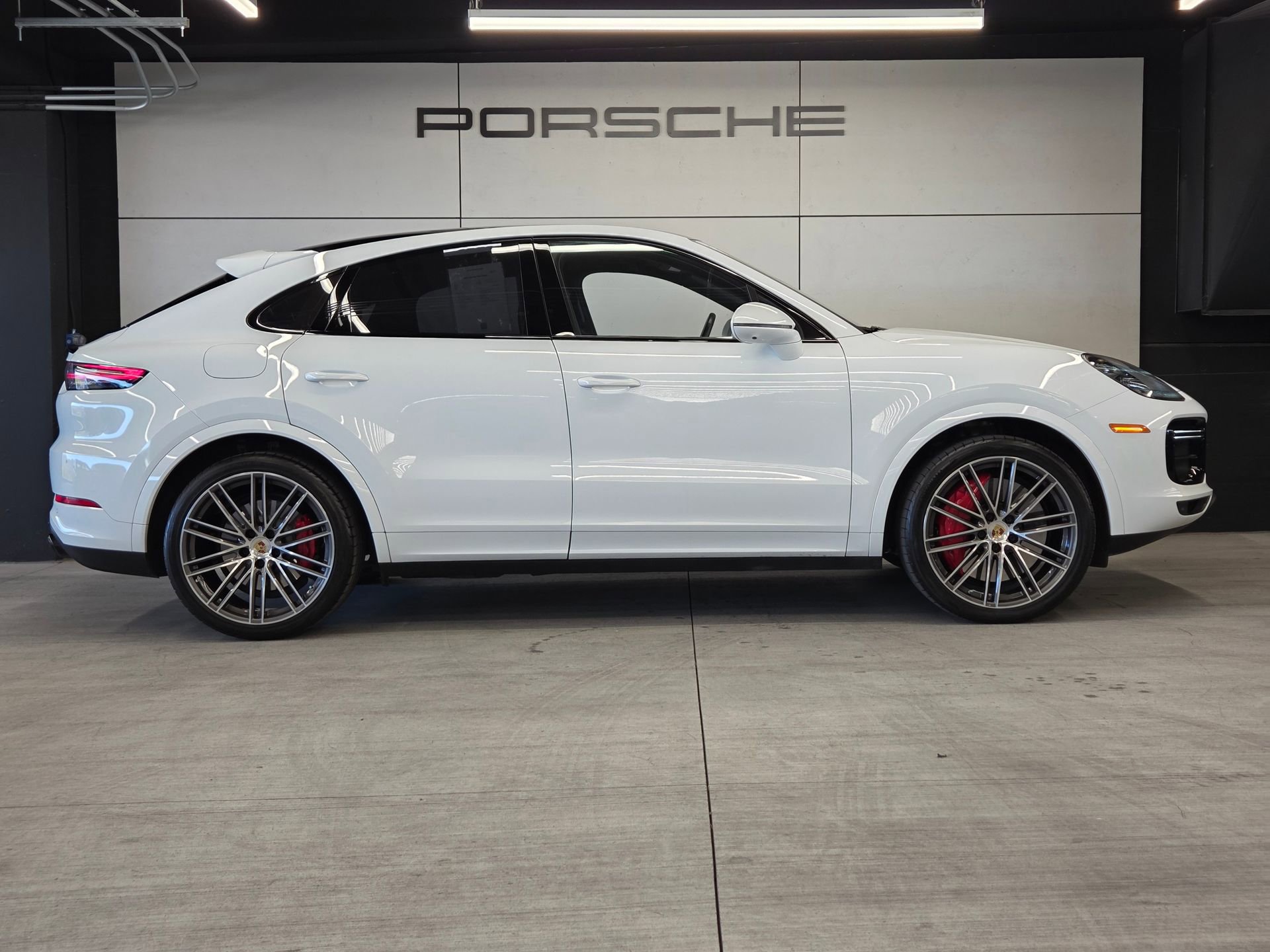 Certified 2023 Porsche Cayenne Turbo AWD/4WD image 28