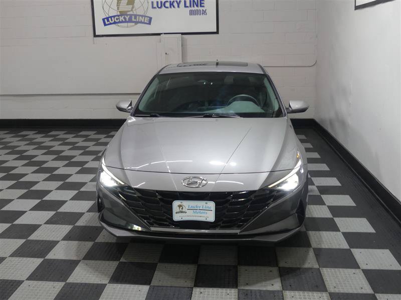 Used 2022 Hyundai Elantra SEL w/ Convenience + Premium Package FWD image 3