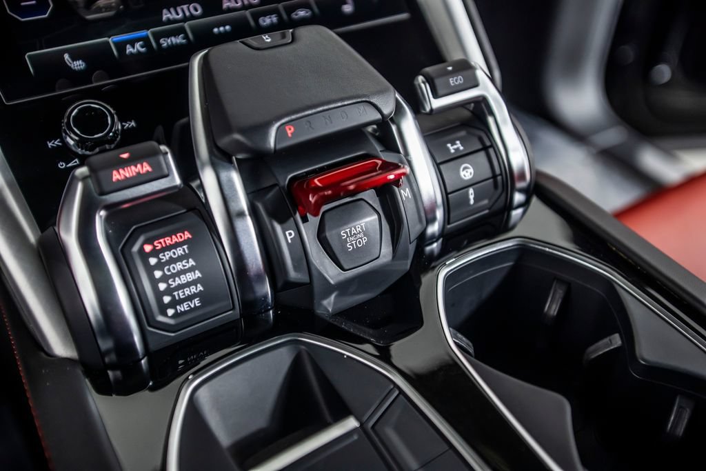 Used 2021 Lamborghini Urus AWD/4WD image 37