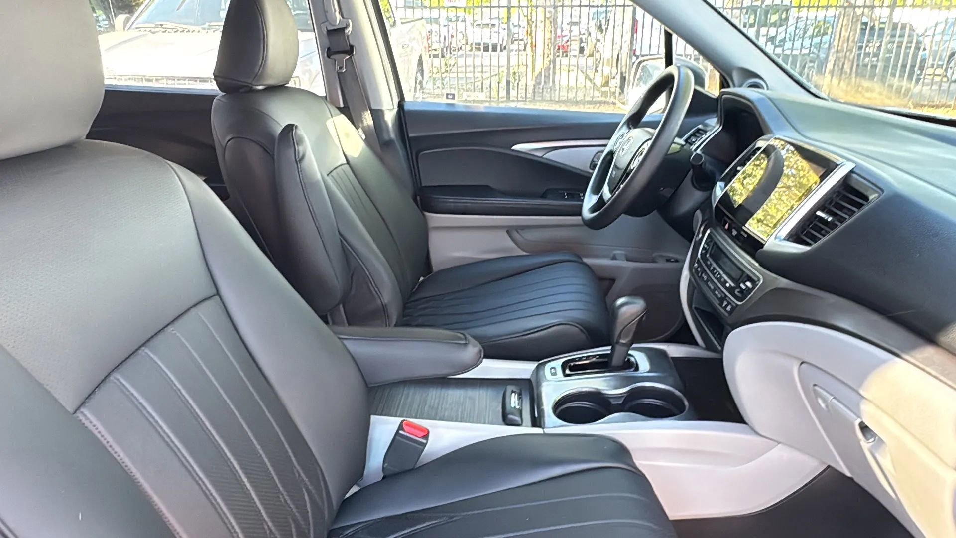 Used 2017 Honda Pilot EX image 10