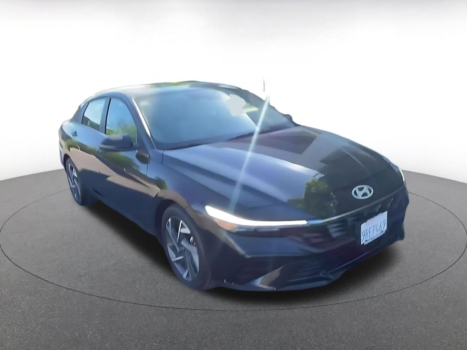 Used 2025 Hyundai Elantra Limited image 3