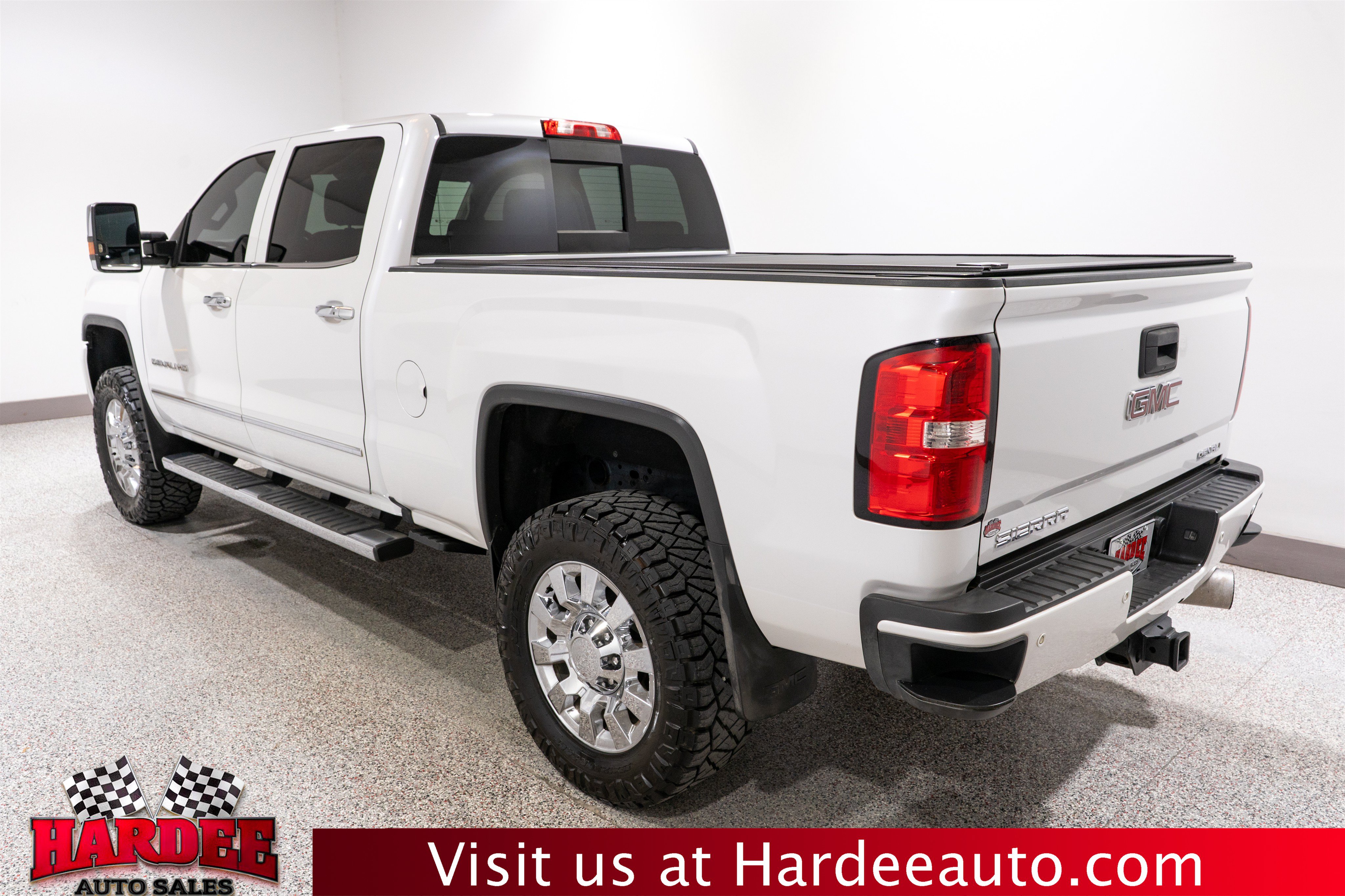 Used 2019 GMC Sierra 2500 Denali w/ Duramax Plus Package AWD/4WD image 3