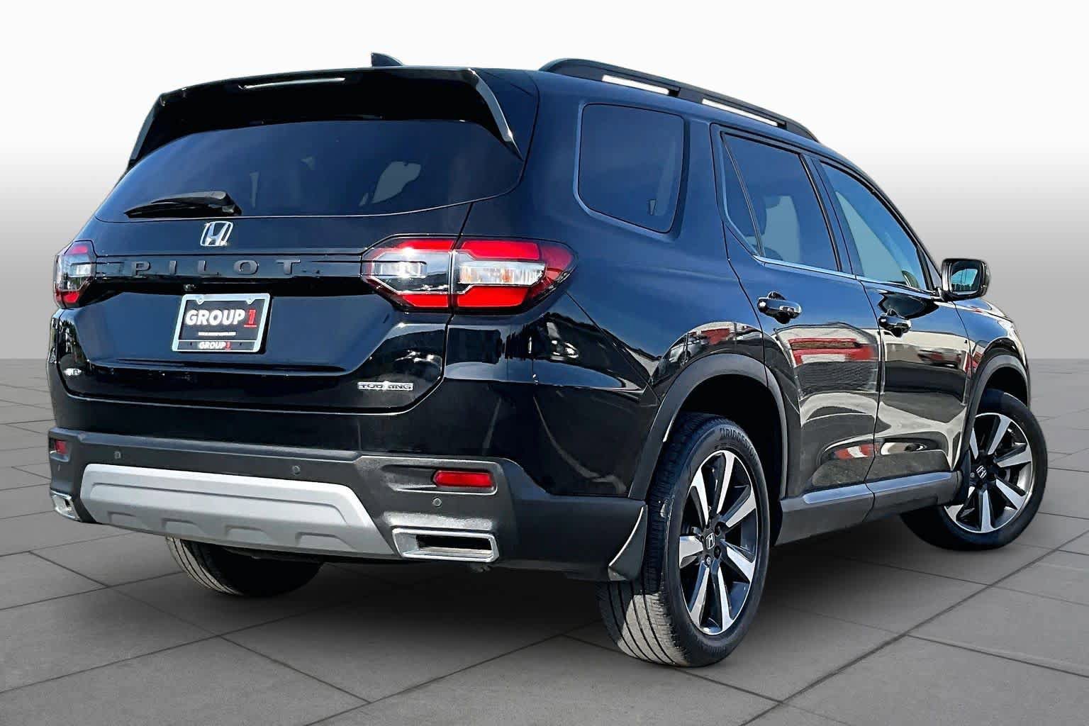 Used 2023 Honda Pilot Touring image 13