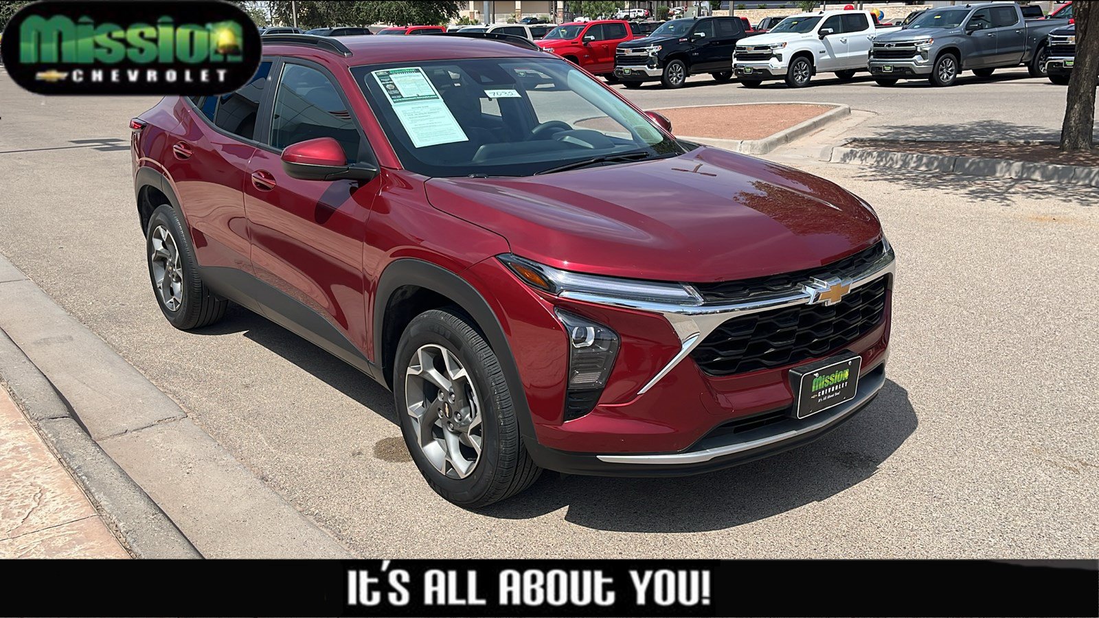 Used 2025 Chevrolet Trax LT FWD image 1