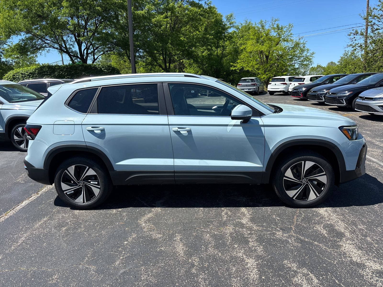 New 2026 Volkswagen Taos SE AWD/4WD image 4