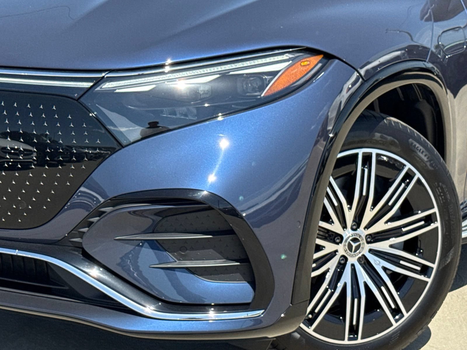New 2026 Mercedes-Benz EQS 550 4MATIC SUV image 3