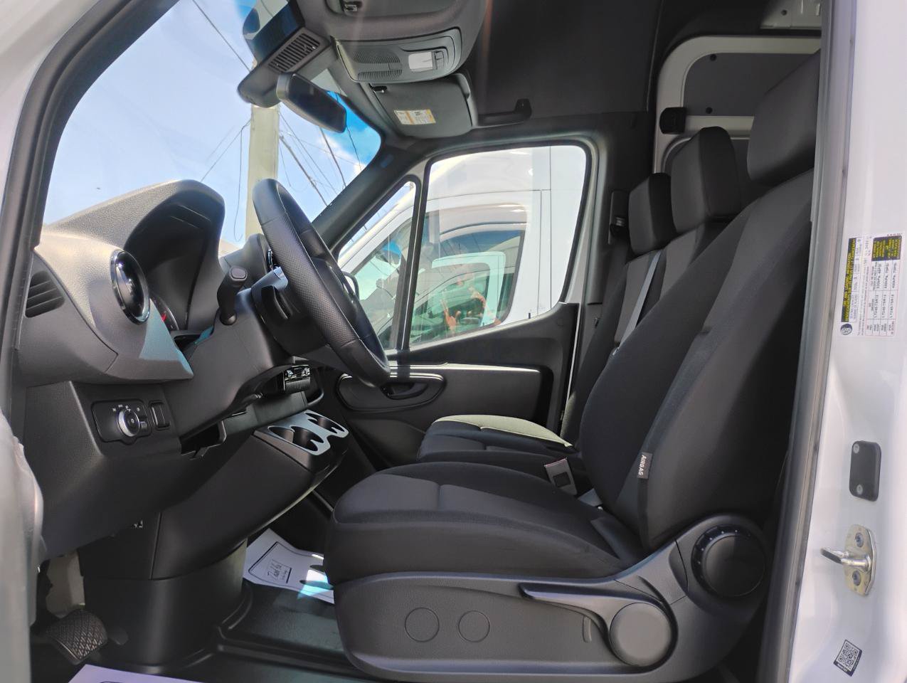 Used 2025 Mercedes-Benz Sprinter 2500 image 29