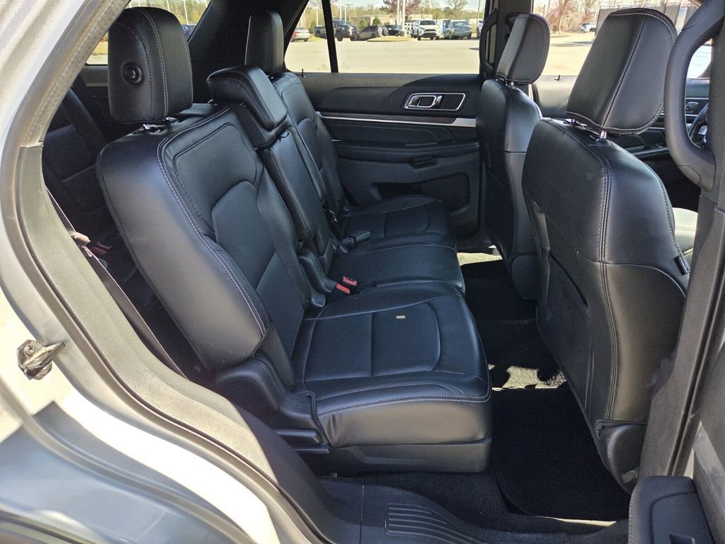 Used 2018 Ford Explorer Limited image 12