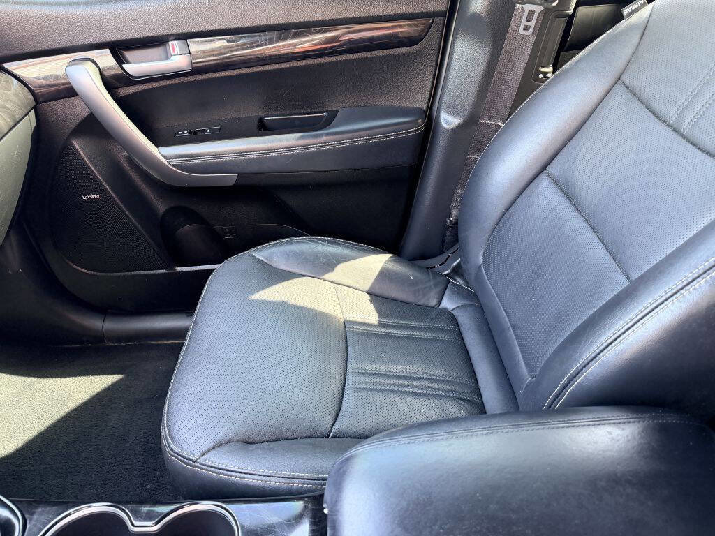 Used 2014 Kia Sorento SX image 14