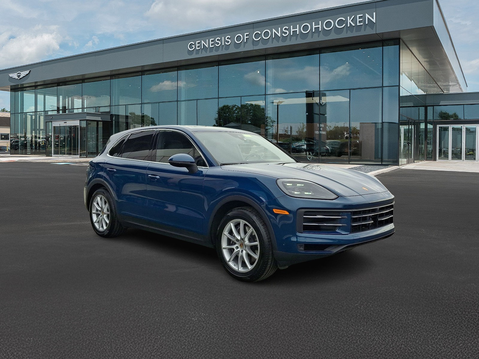 Used 2024 Porsche Cayenne image 2