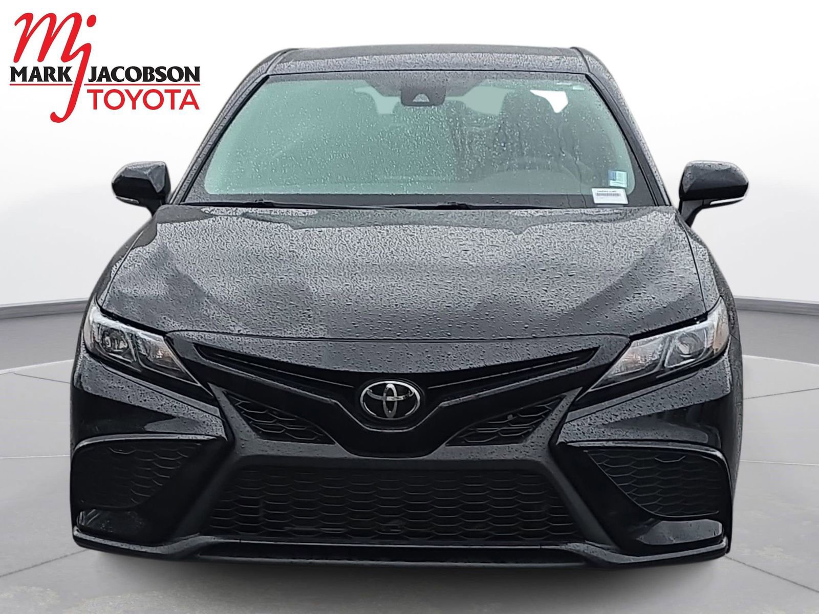 Used 2023 Toyota Camry SE image 3