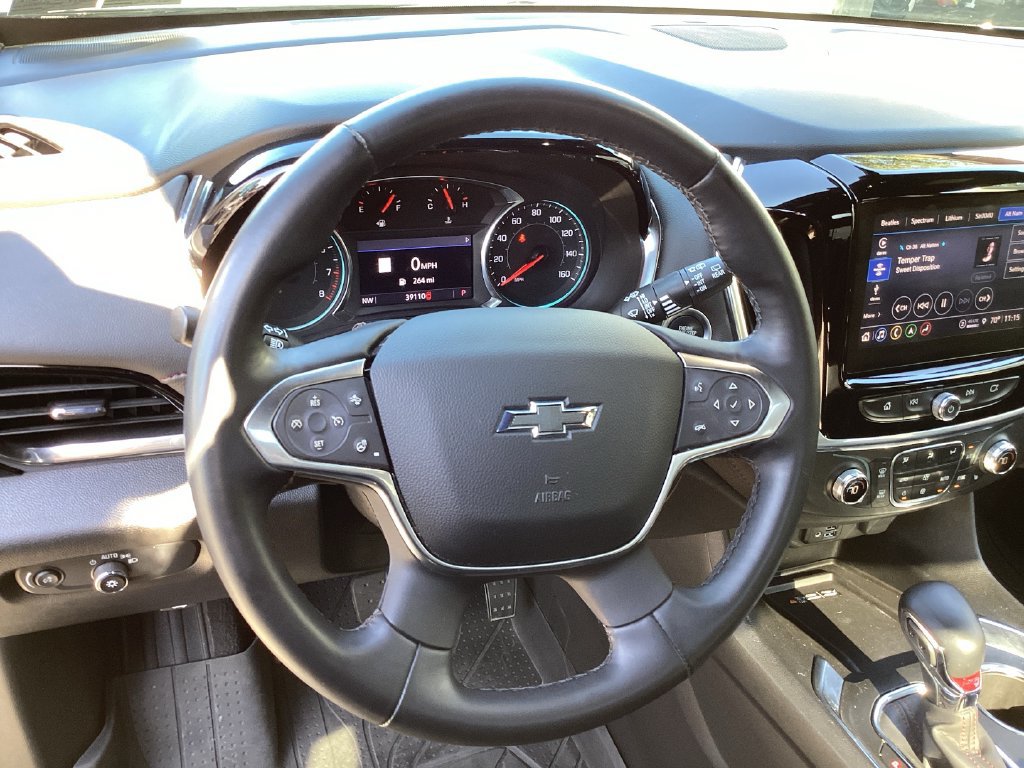 Used 2023 Chevrolet Traverse RS w/ LPO, Cargo Package AWD/4WD image 16