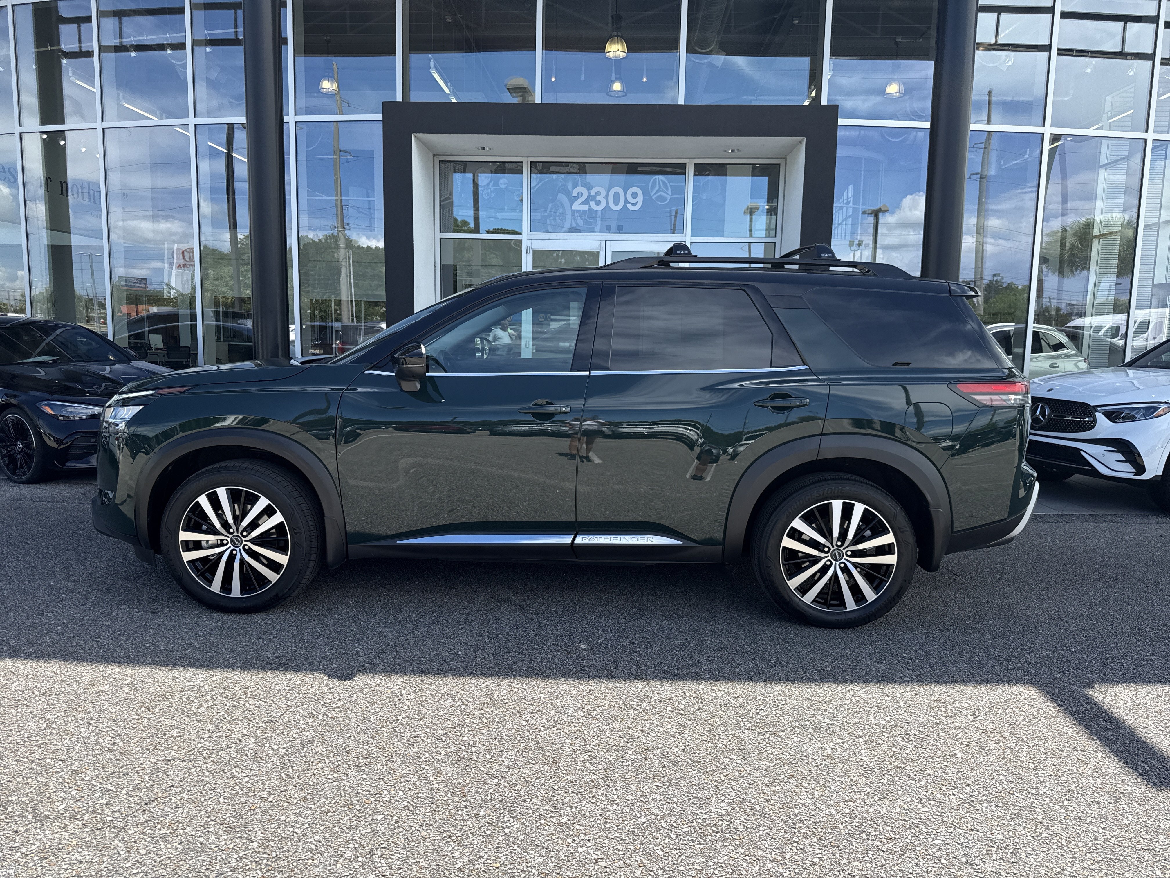 Used 2024 Nissan Pathfinder Platinum w/ Cargo Package FWD image 2