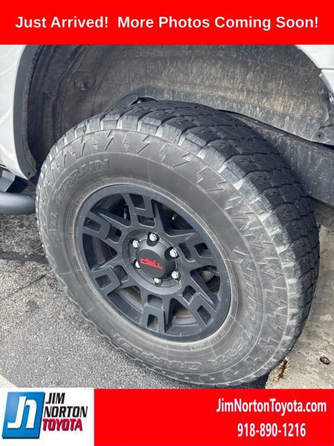 Used 2023 Toyota 4Runner SR5 Premium w/ Moonroof Package AWD/4WD image 13