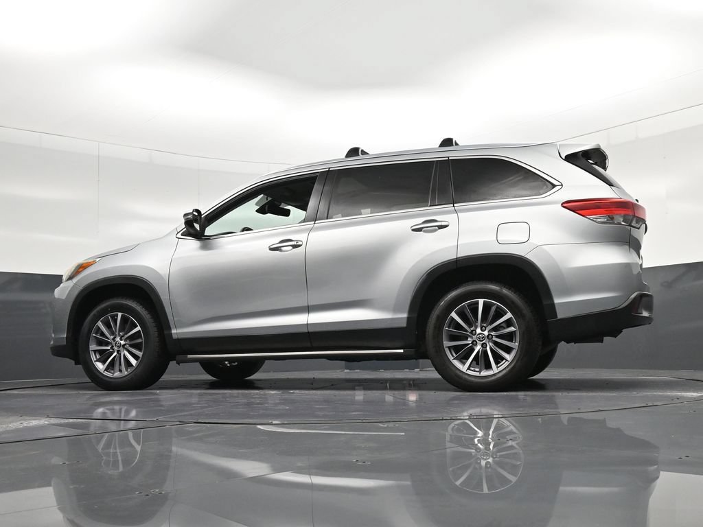 Used 2019 Toyota Highlander XLE FWD image 32