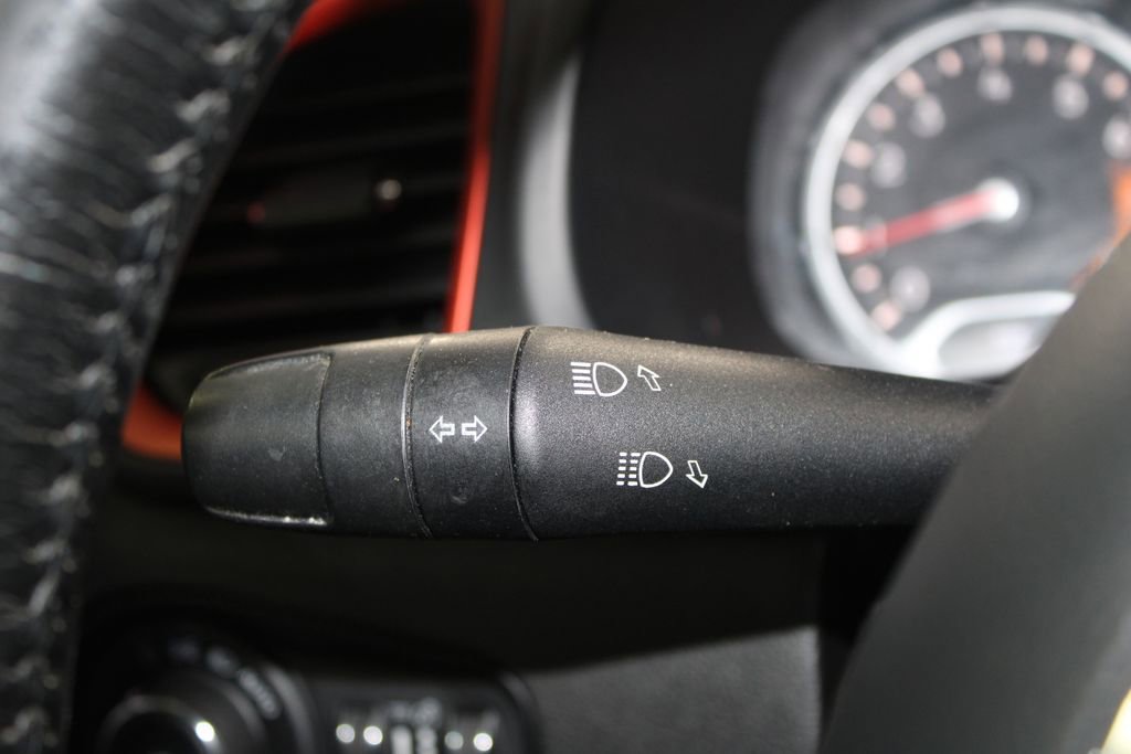 Used 2017 Jeep Renegade Latitude w/ Cold Weather Group image 31