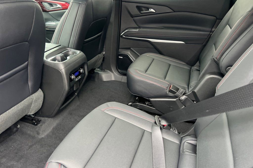 New 2026 Chevrolet Traverse Z71 w/ Enhanced Driving Package AWD/4WD image 8