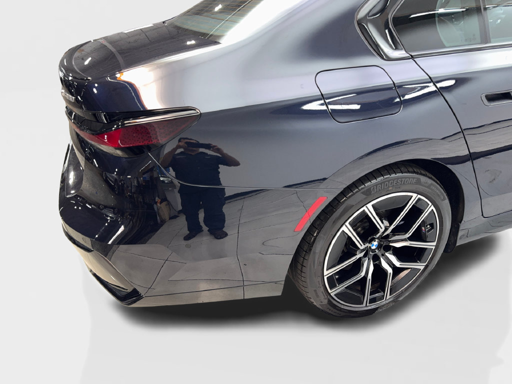 Used 2024 BMW i7 xDrive60 w/ Executive Package AWD/4WD image 19