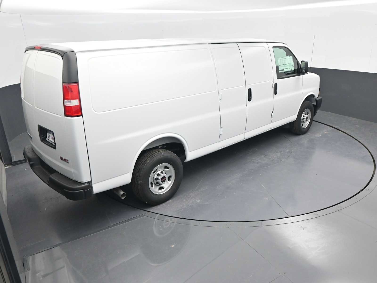New 2026 GMC Savana 3500 Extended RWD image 29