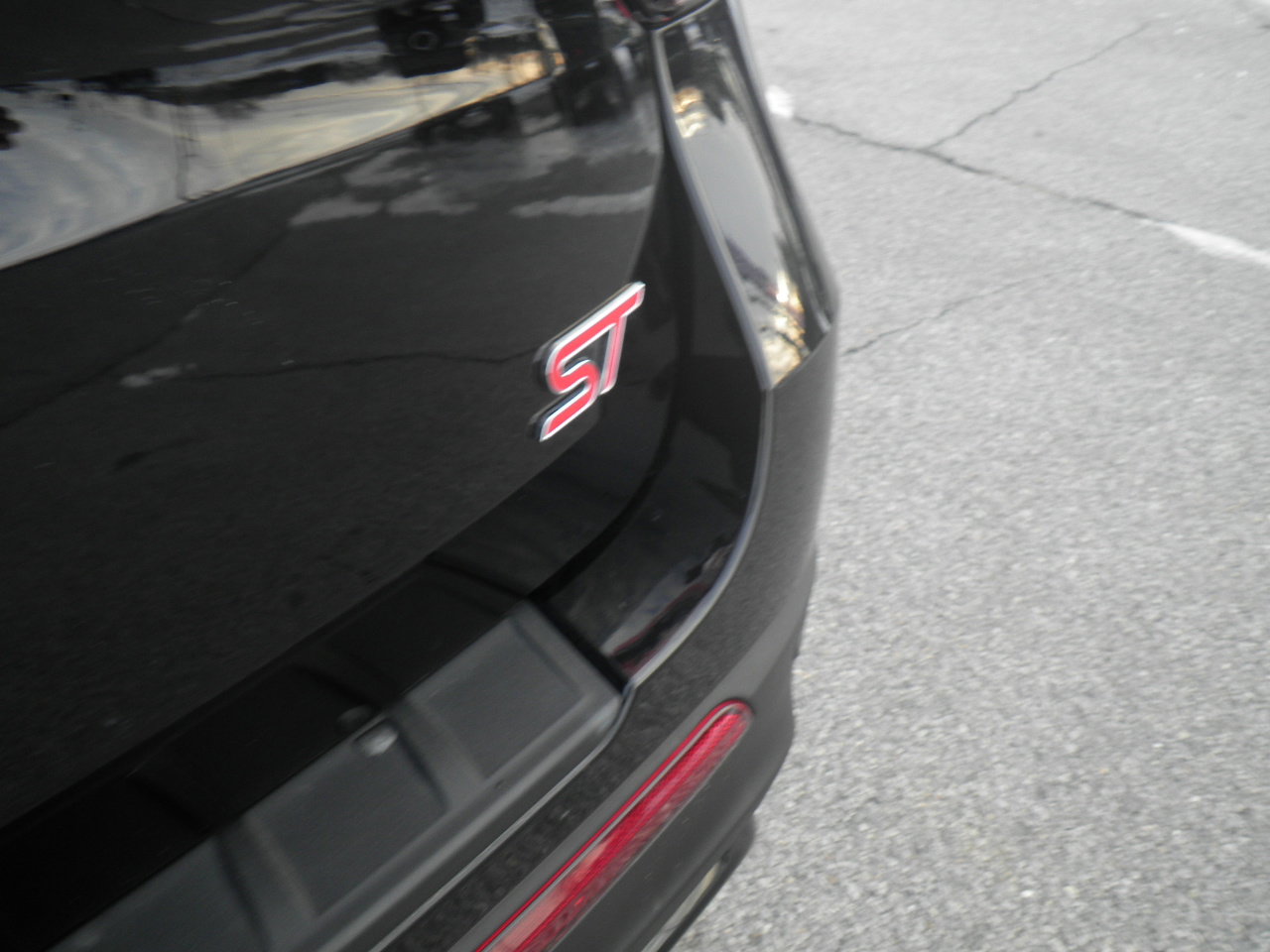 Certified 2025 Ford Explorer ST image 10