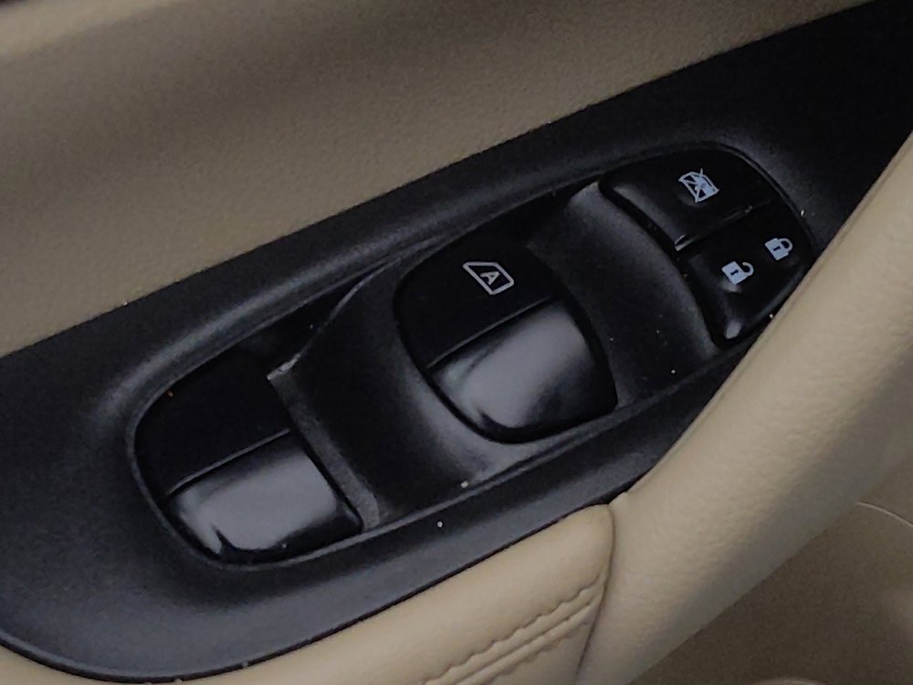 Used 2019 Nissan Rogue SV image 27