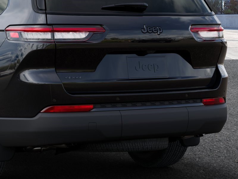 New 2025 Jeep Grand Cherokee L Laredo image 13