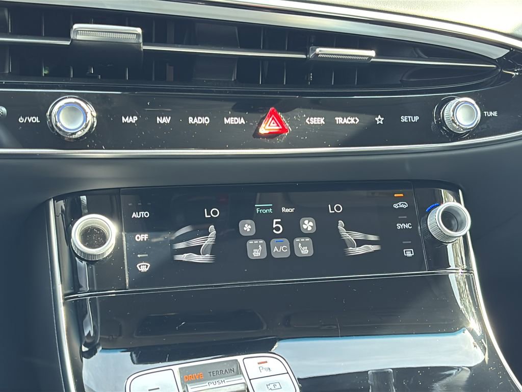 Certified 2026 Genesis GV70 2.5T image 28