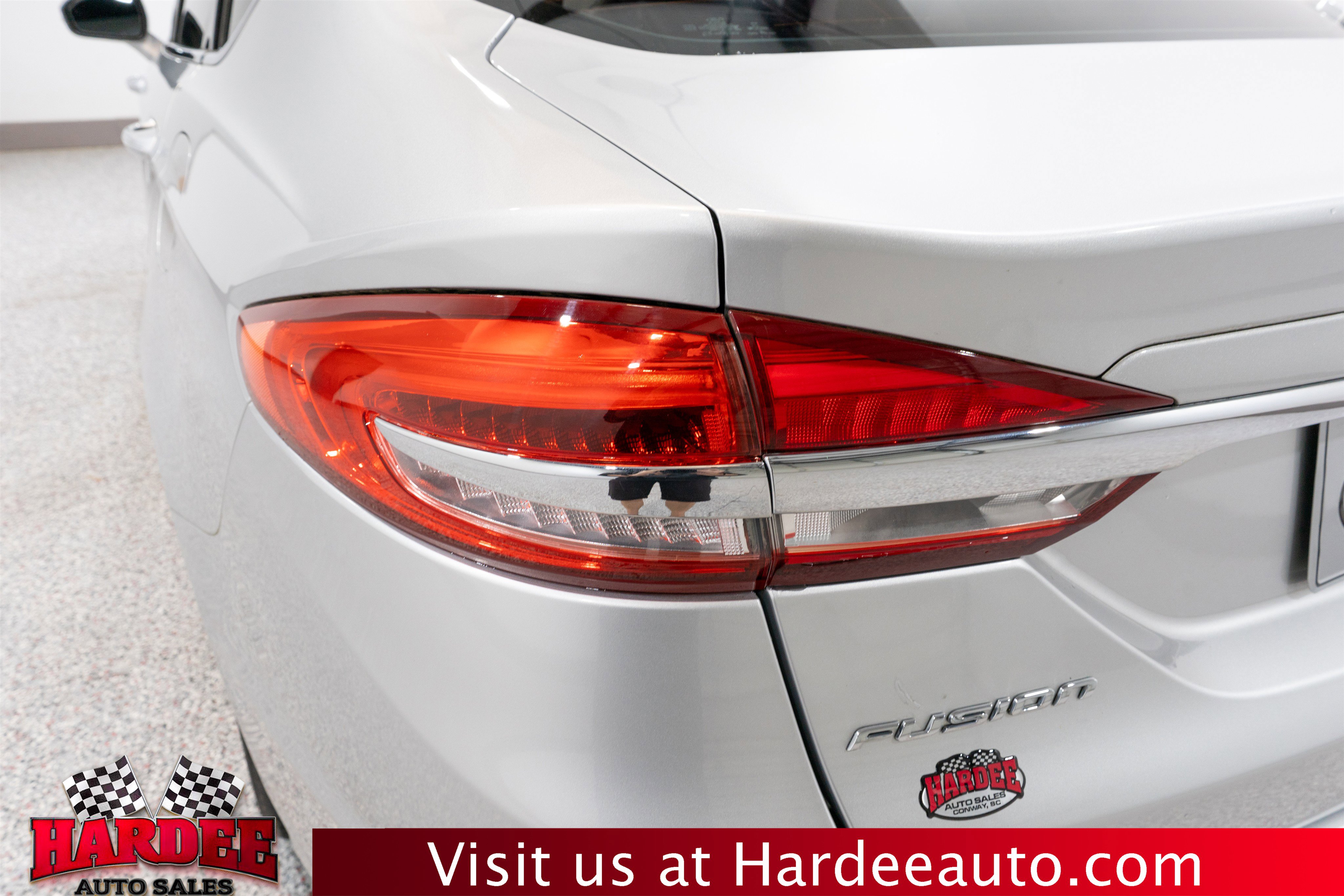 Used 2018 Ford Fusion SE FWD image 9