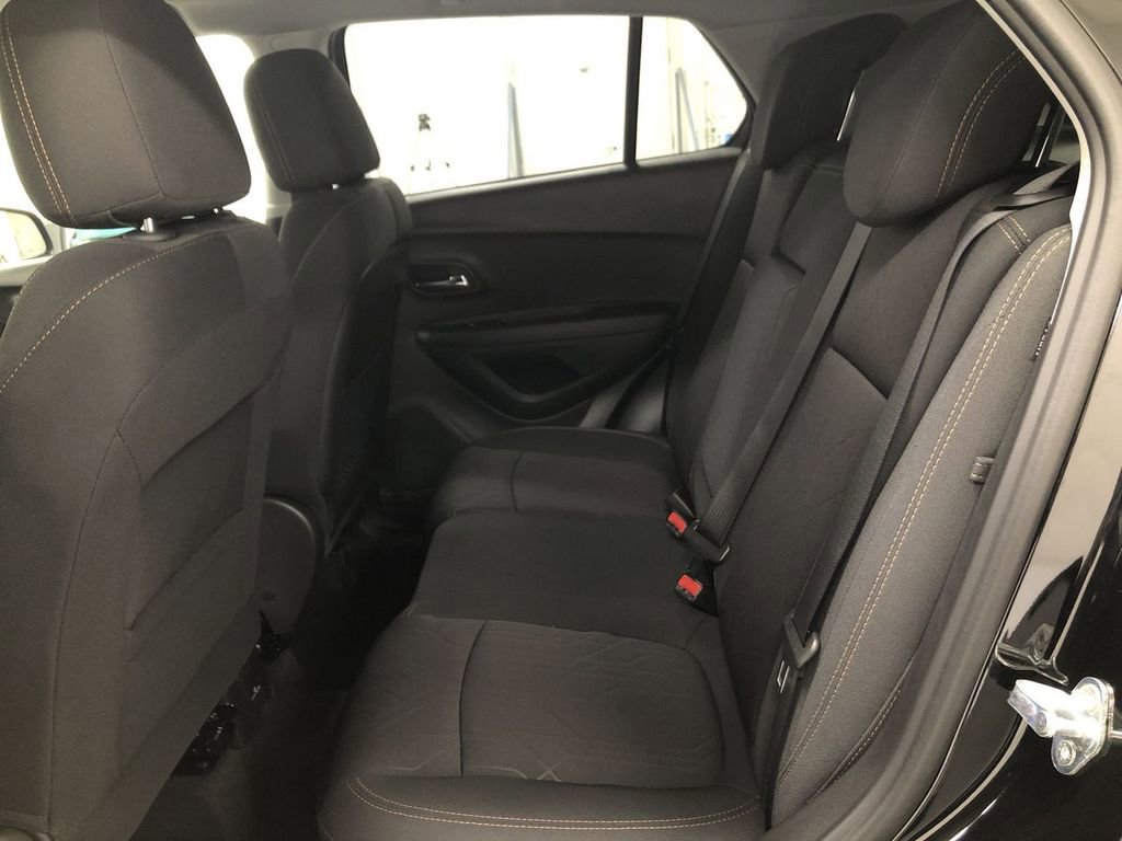 Used 2020 Chevrolet Trax LT FWD image 19